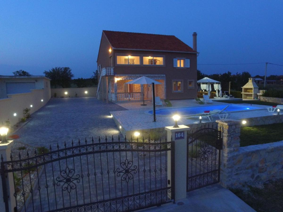 Holiday Home Frane Lisane Tinjske Dış mekan fotoğraf